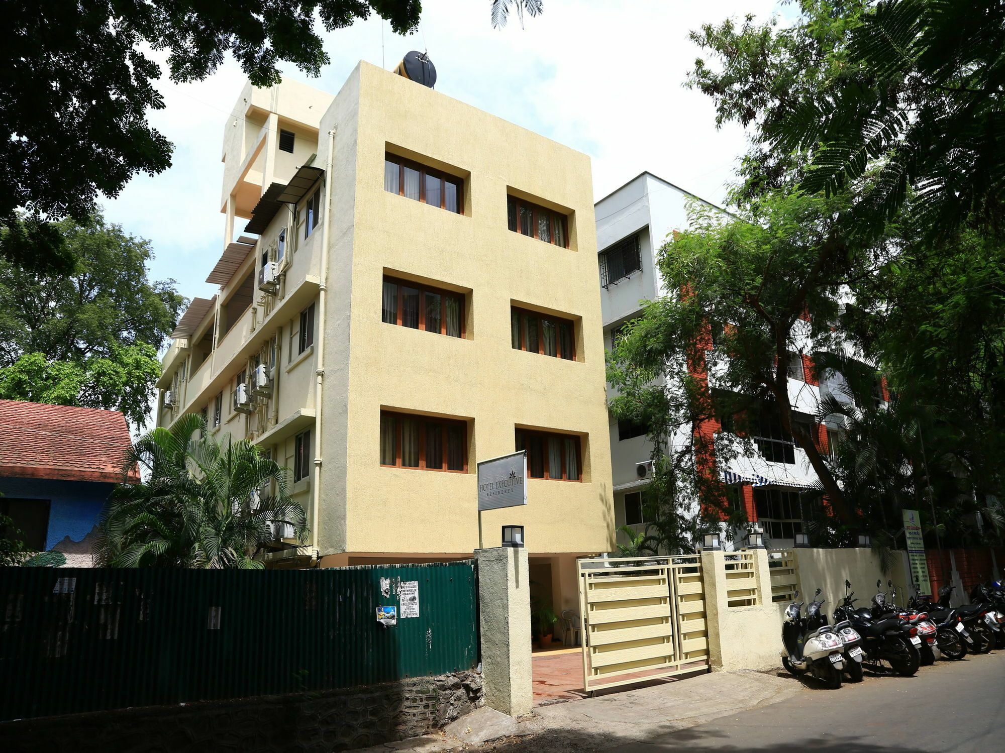 Hotel Oyo 13771 Executive Residency Pune Exterior foto